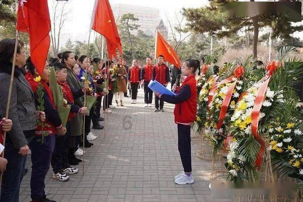 逃离大犀牛出没地